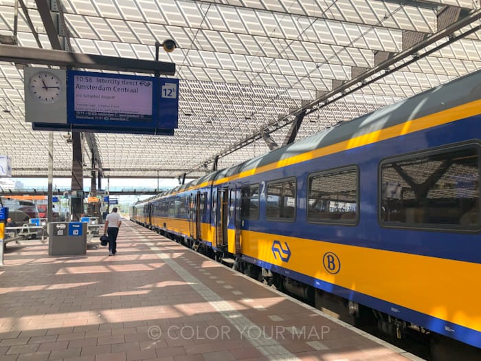 オランダ鉄道NS駅のホーム