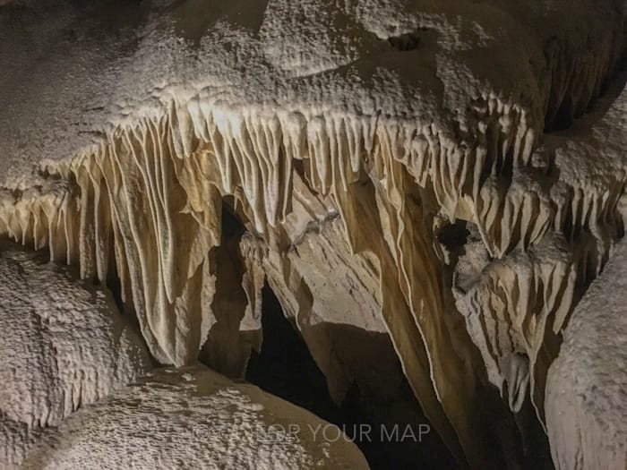 セコイア国立公園にあるCrystal Cave（クリスタル洞窟）の中の様子