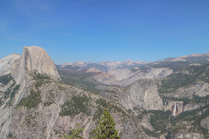 Glacier Point（グレイシャー・ポイント）から見るハーフドームはヨセミテ国立公園のアイコン的スポット