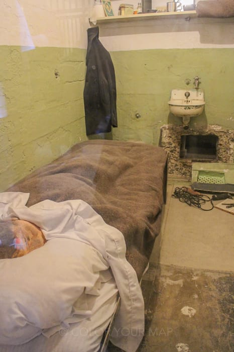 アルカトラズ刑務所で起きた脱獄劇の際には、囚人自身に見立てたダミー人形が使用された