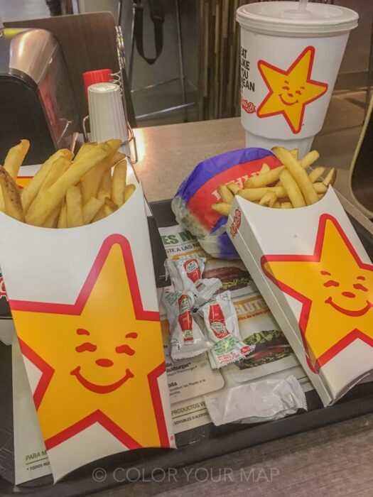 メキシコシティ国際空港のCarl's Jr.で食事